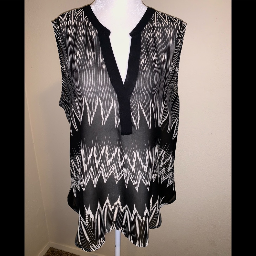 1. STATE Black and White PRINT V Neck Sleeveless